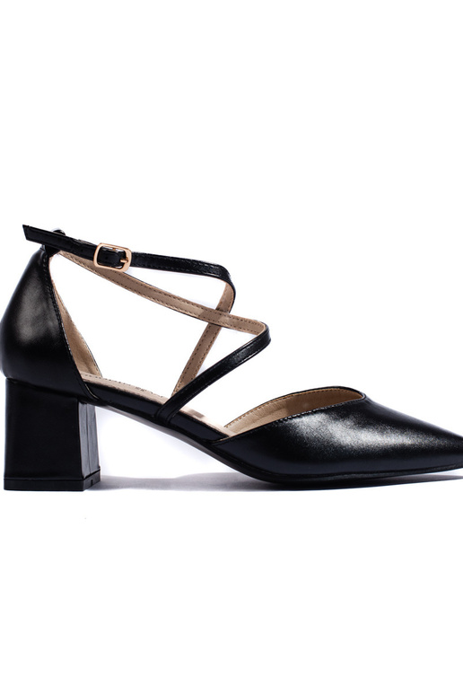 melnas krāsas kurpes melnas krāsas kurpes