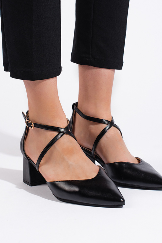 melnas krāsas kurpes melnas krāsas kurpes