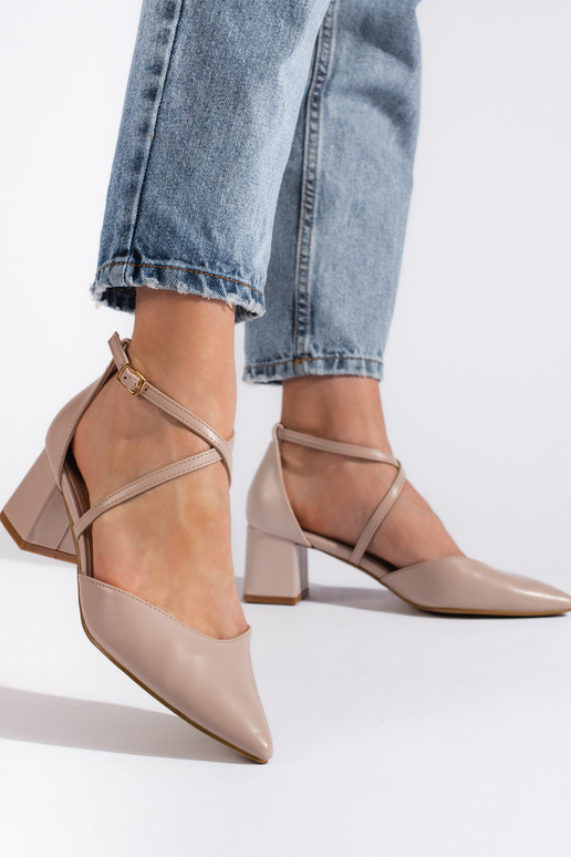 smilšu krāsas kurpes smilšu krāsas kurpes