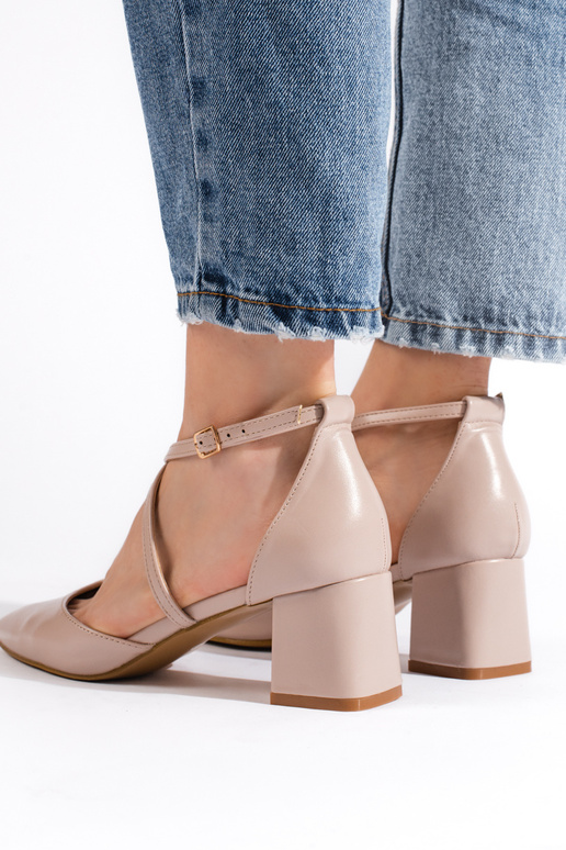 smilšu krāsas kurpes smilšu krāsas kurpes