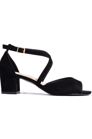 melnas krāsas kurpes