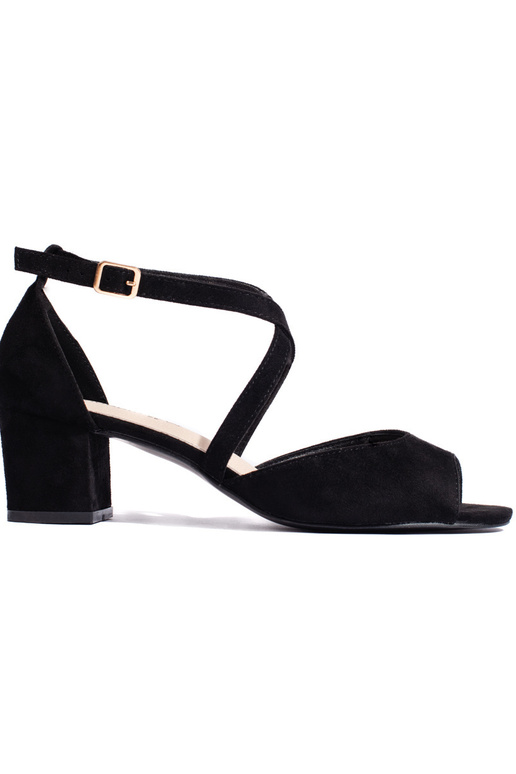 melnas krāsas kurpes melnas krāsas kurpes