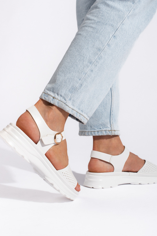 Ērti baltas krāsas sandalī sievietēm