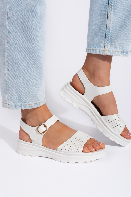 Ērti baltas krāsas sandalī sievietēm