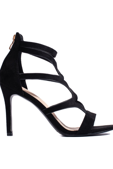 melnas krāsas kurpes