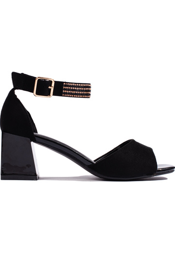 melnas krāsas kurpes