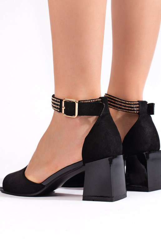 melnas krāsas kurpes melnas krāsas kurpes