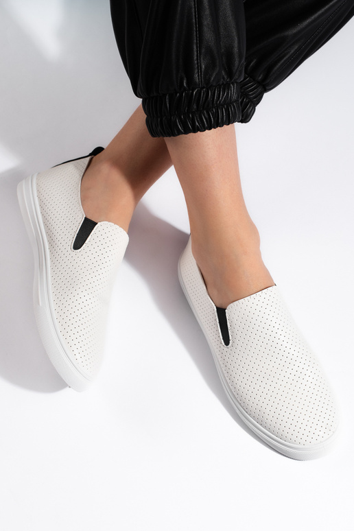 kurpes slip on balta krāsa-Melnas krāsas kurpes slip on balta krāsa-Melnas krāsas