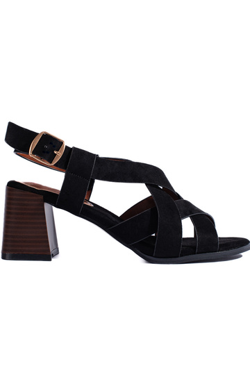 melnas krāsas zamšādas...