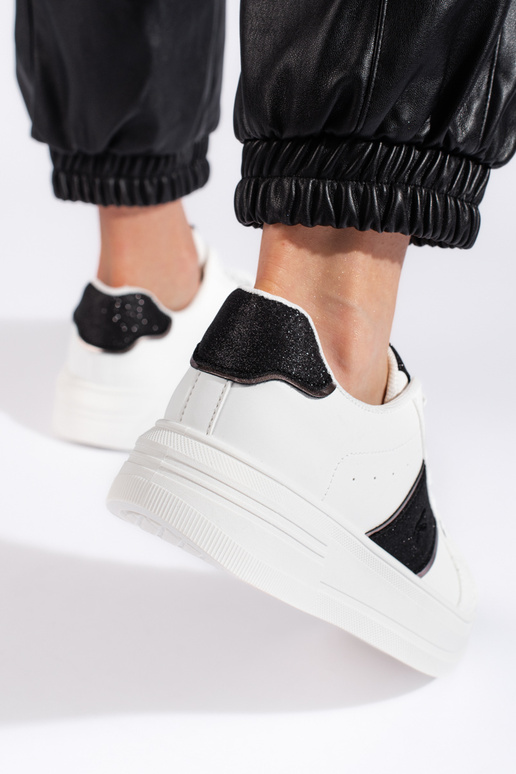 baltas krāsas Sporta apavi baltas krāsas Sporta apavi