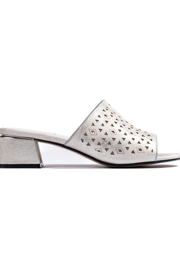 Ar perforāciju elementi...