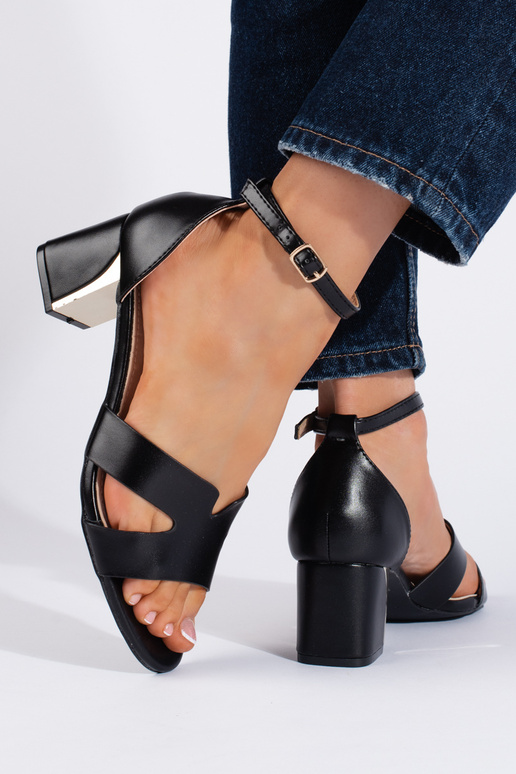 melnas krāsas kurpes