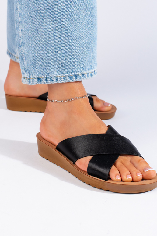 melnas krāsas  čības  ar platformu