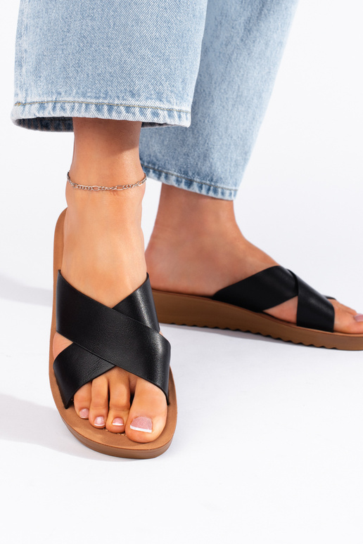 melnas krāsas  čības  ar platformu