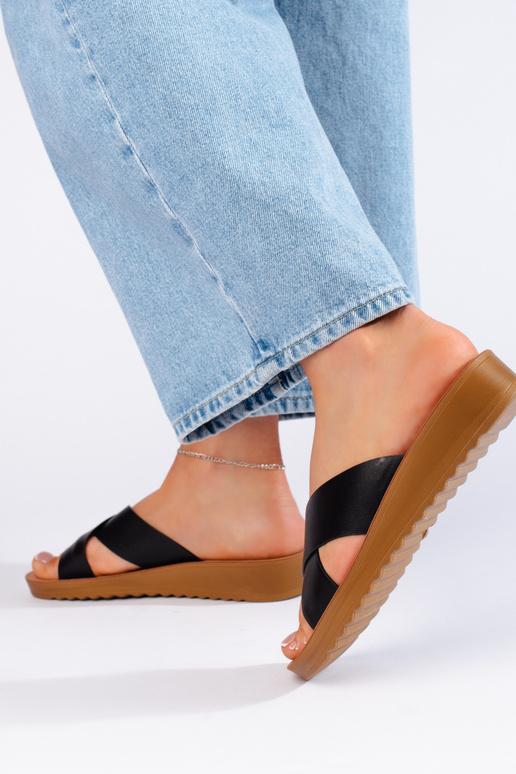 melnas krāsas  čības  ar platformu