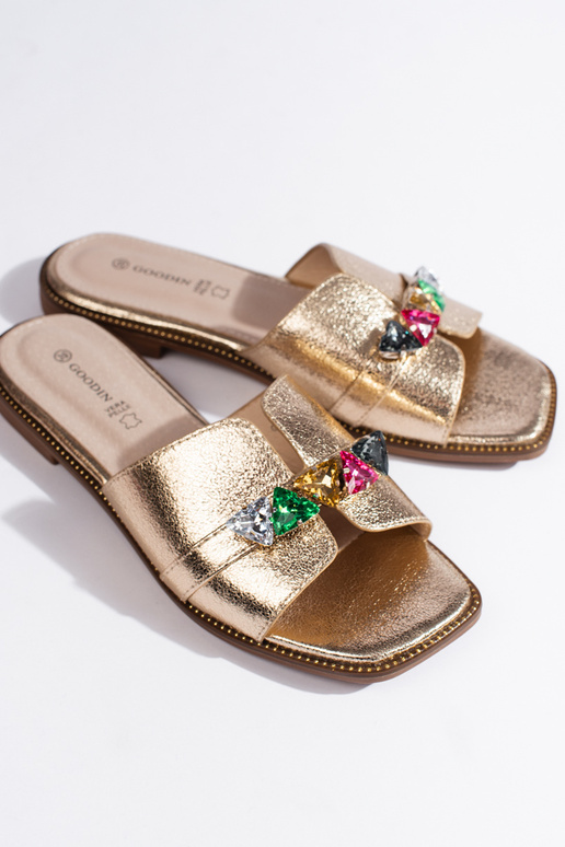 Zelta krāsas čības