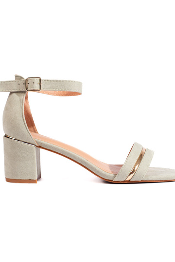 Zaļas krāsas   kurpes uz...