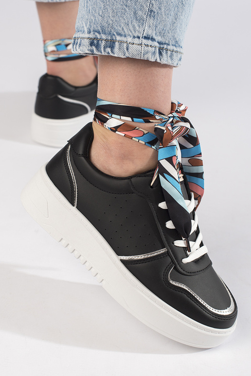 Melnas klasiska modeļa sieviešu kedas Melnas klasiska modeļa sieviešu kedas