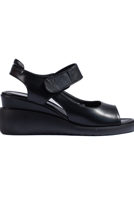 Ērti Melnas krāsas kurpes uz ķīļa...