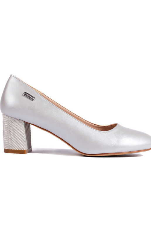 Sudraba krāsas puszābaki uz papēža...