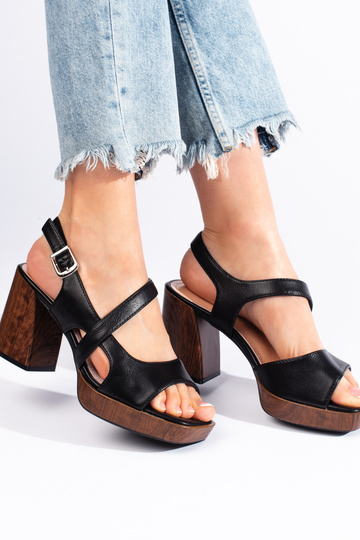 melnas krāsas kurpes... 2