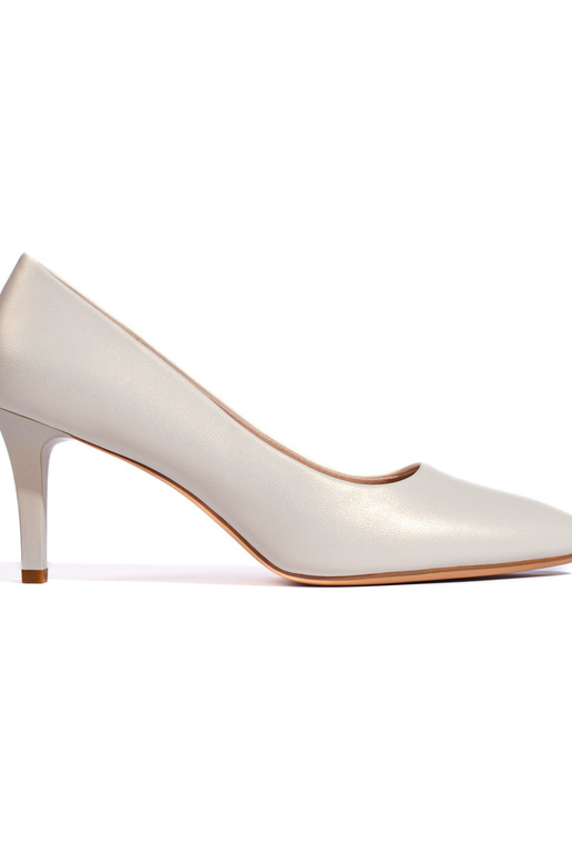 Eleganta stila balta krāsa  puszābaki