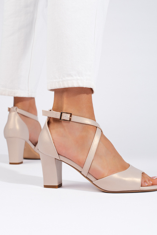 Eleganta stila  kurpes z paseczkami...