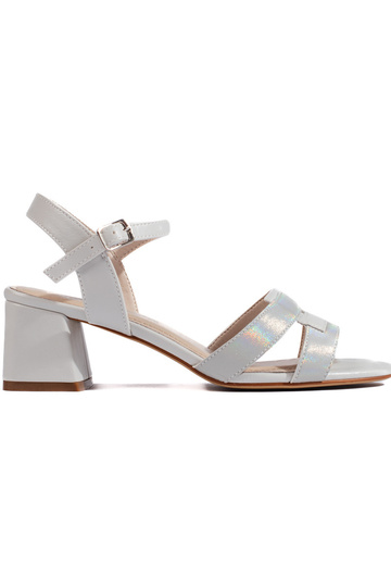 Pelēkas krāsas połyskujące...