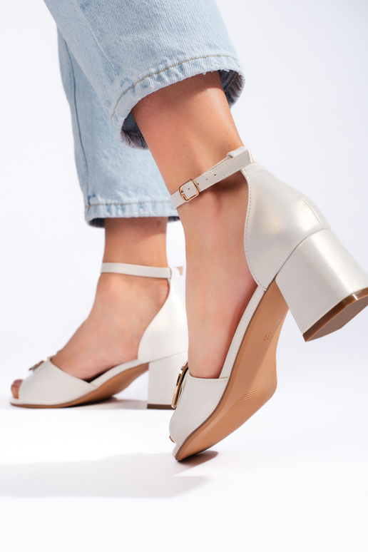 Pelēkas krāsas kurpes  Sergio Leone