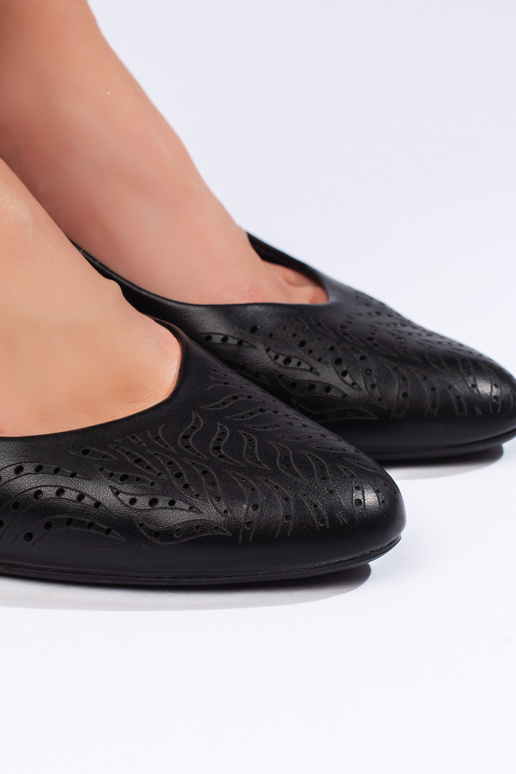 Melnas krāsas puszābaki uz papēža... Melnas krāsas puszābaki uz papēža...