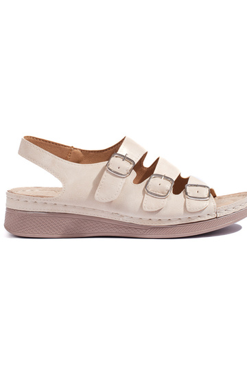 smilšu krāsas kurpes