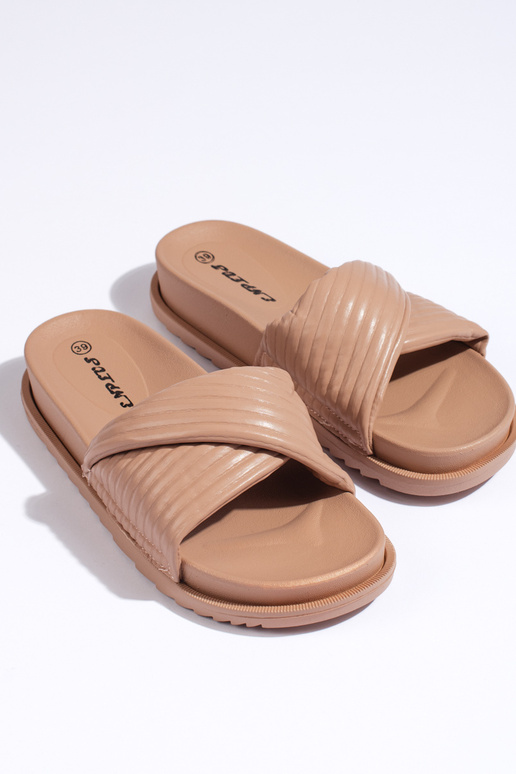 brūnas krāsas  čības