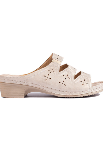 smilšu krāsas čības