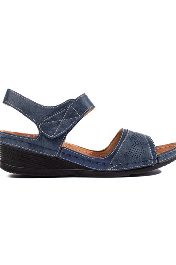 Zilas krāsas kurpes