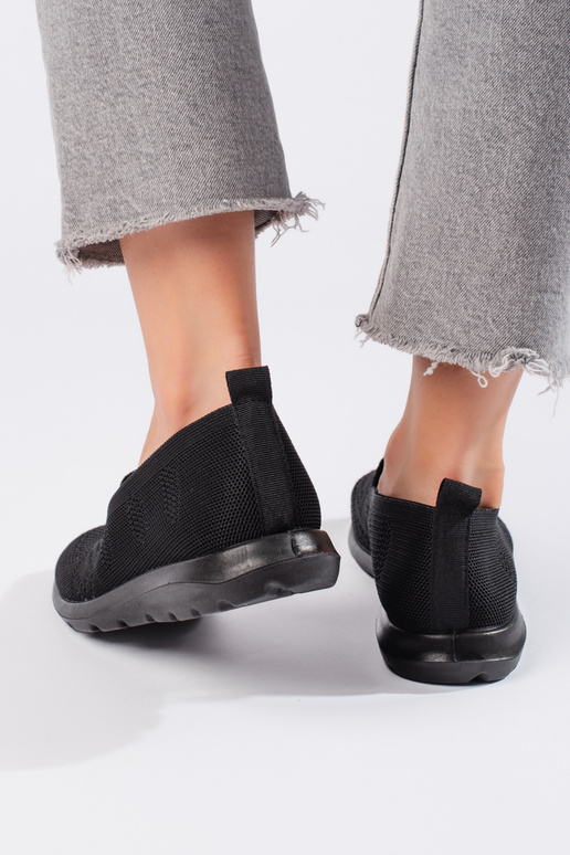 melnas krāsas  slip on