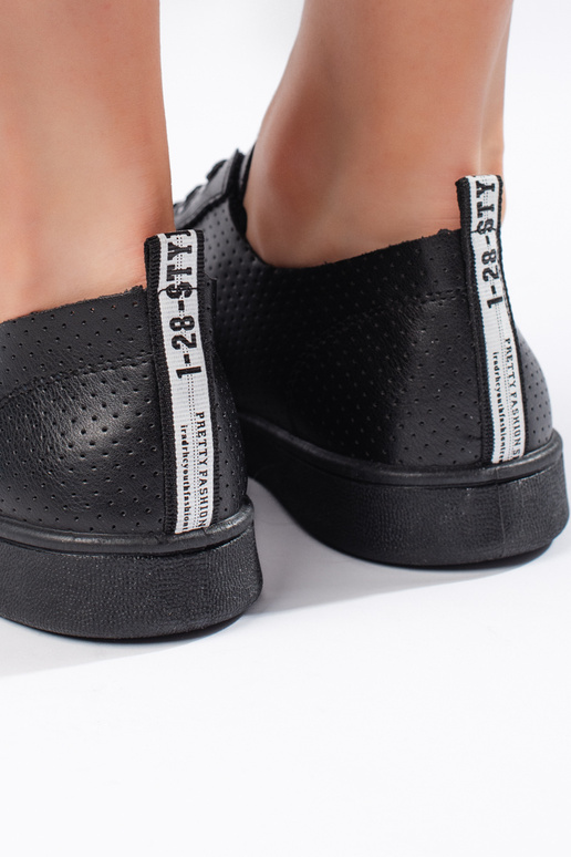 melnas krāsas   kurpes