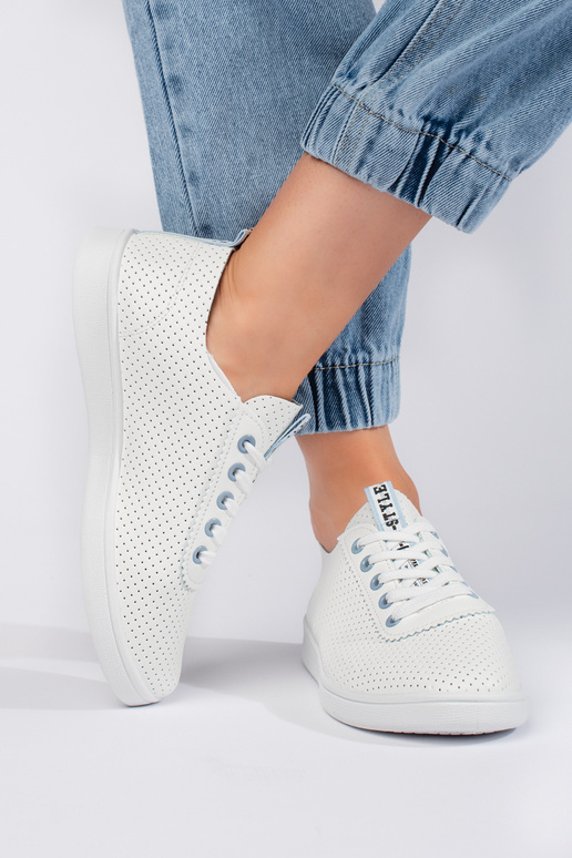 baltas krāsas   kurpes