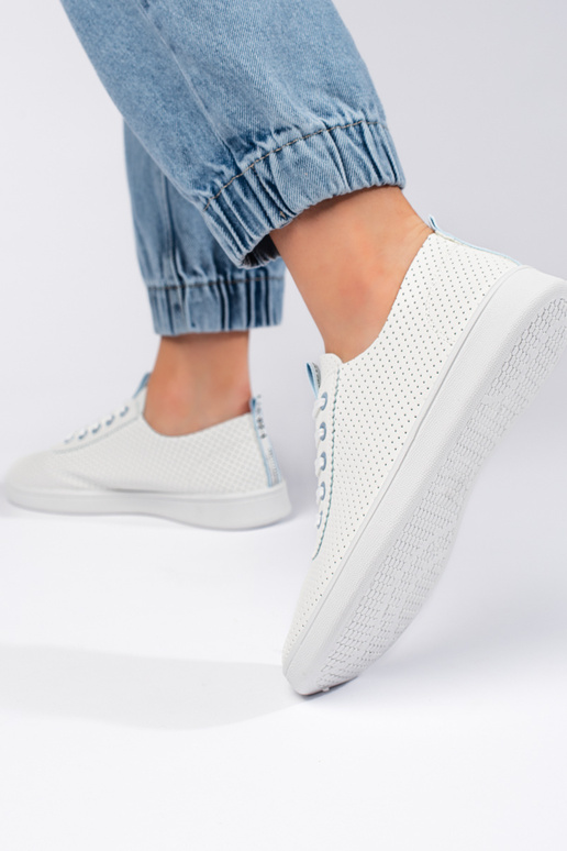 baltas krāsas   kurpes