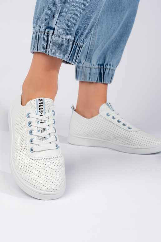 baltas krāsas   kurpes