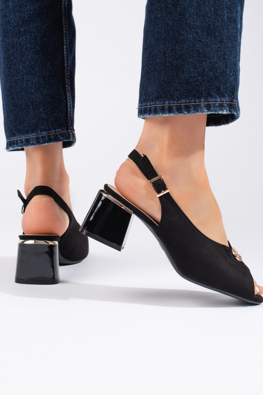 Eleganta stila  kurpes  Melnas krāsas