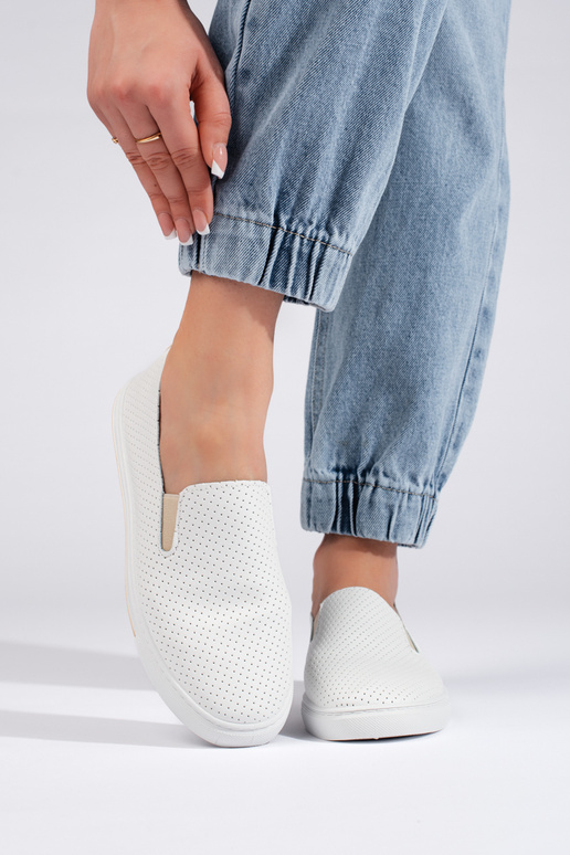 Sieviešu zābaki  balta krāsa