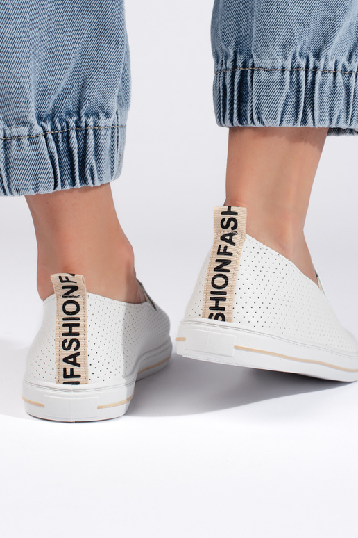 Sieviešu zābaki  balta krāsa