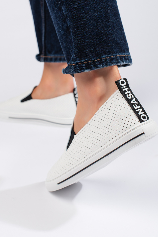 Sieviešu zābaki  balta krāsa