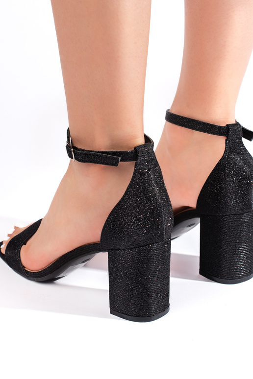 melnas krāsas  kurpes  uz papēža melnas krāsas  kurpes  uz papēža