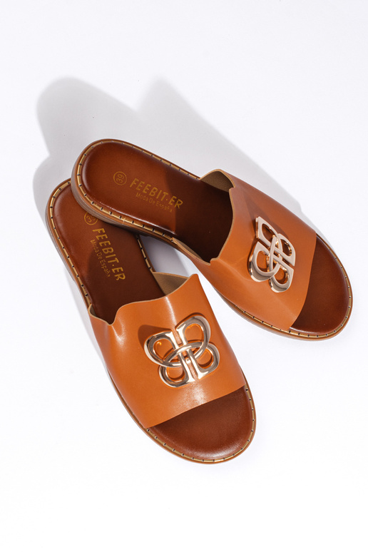 brūnas krāsas  čības