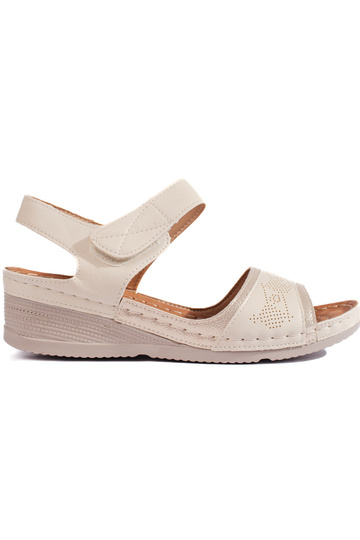 smilšu krāsas kurpes