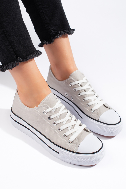 pelēkas krāsas kurpes