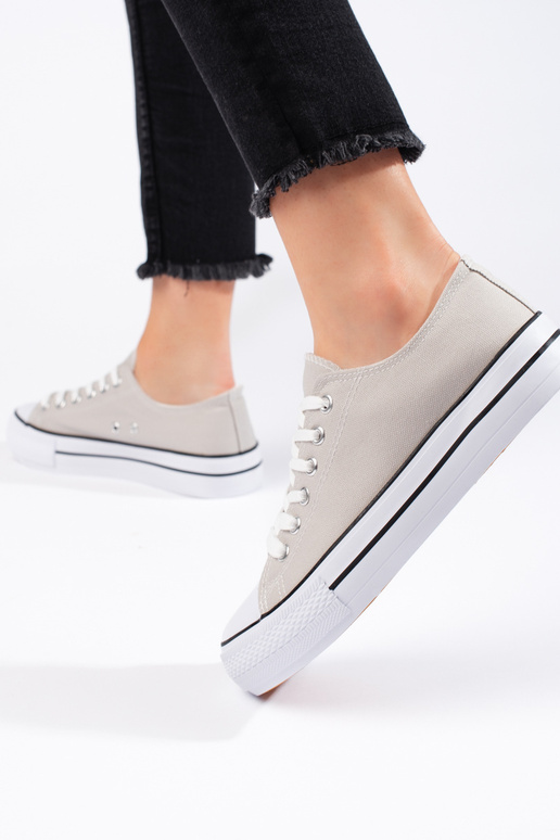 pelēkas krāsas kurpes