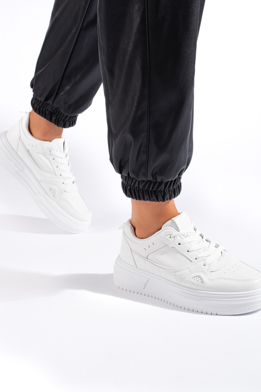 balta krāsa  Sneakers  apavi balta krāsa  Sneakers  apavi