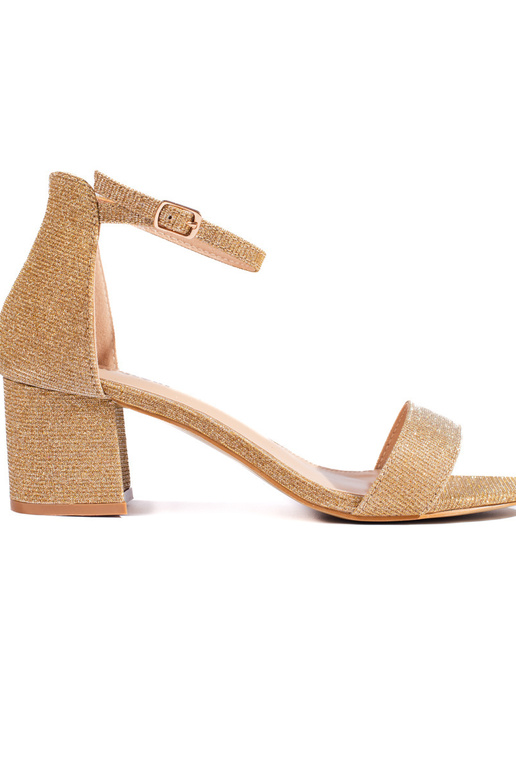 Zelta krāsas kurpes Zelta krāsas kurpes